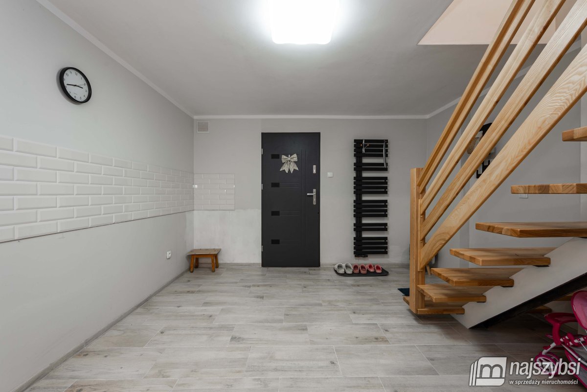 PARSOWO-OGROMNA POSIADŁOŚĆ NA UBOCZU  (37)