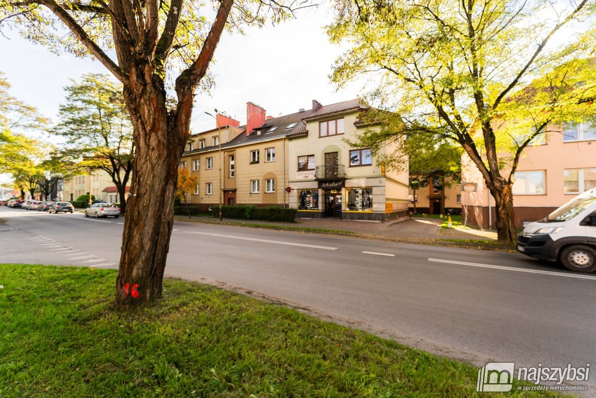 Nowogard - budynek mieszkalno-usługowy w centrum (1)