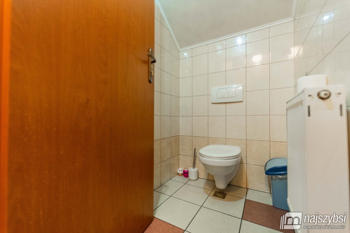 Nowogard - budynek mieszkalno-usługowy w centrum (16)