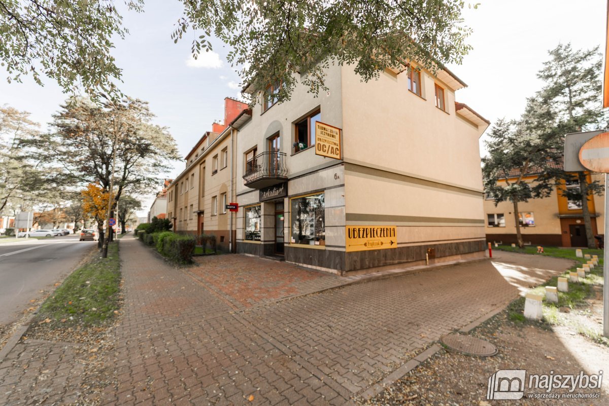 Nowogard - budynek mieszkalno-usługowy w centrum (2)