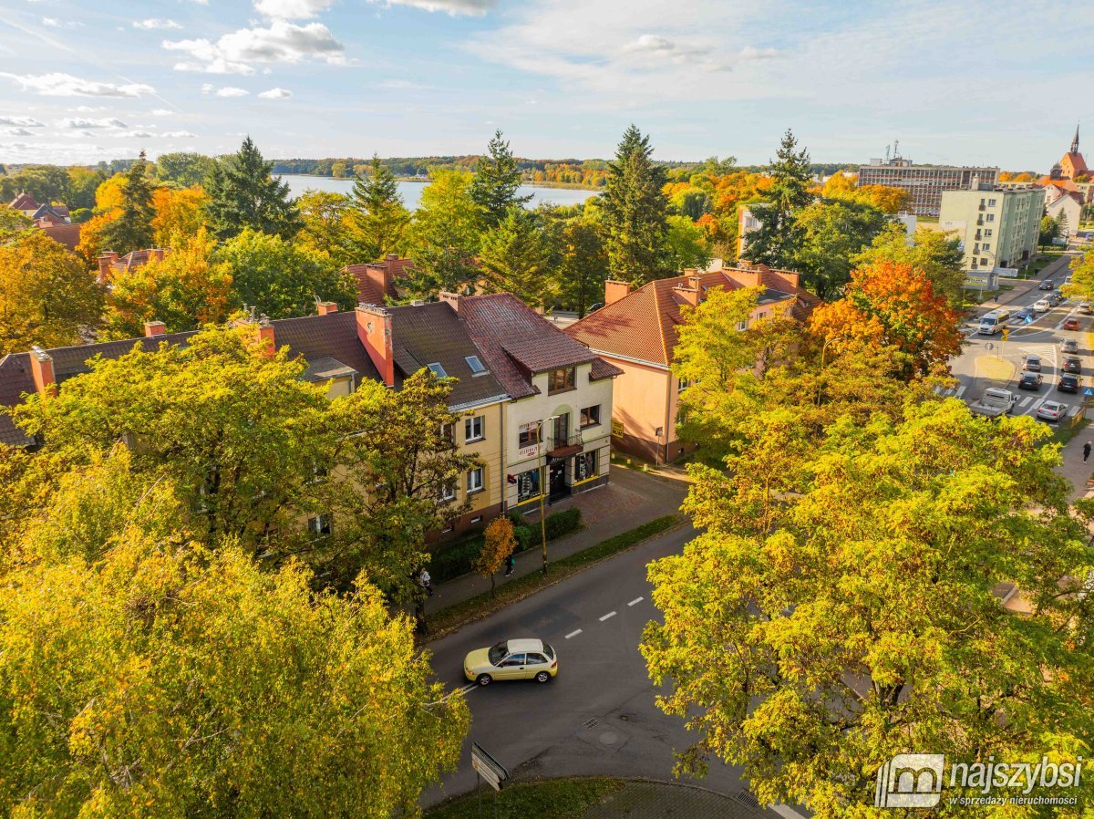 Nowogard - budynek mieszkalno-usługowy w centrum (22)