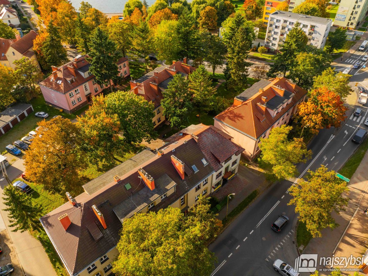 Nowogard - budynek mieszkalno-usługowy w centrum (23)