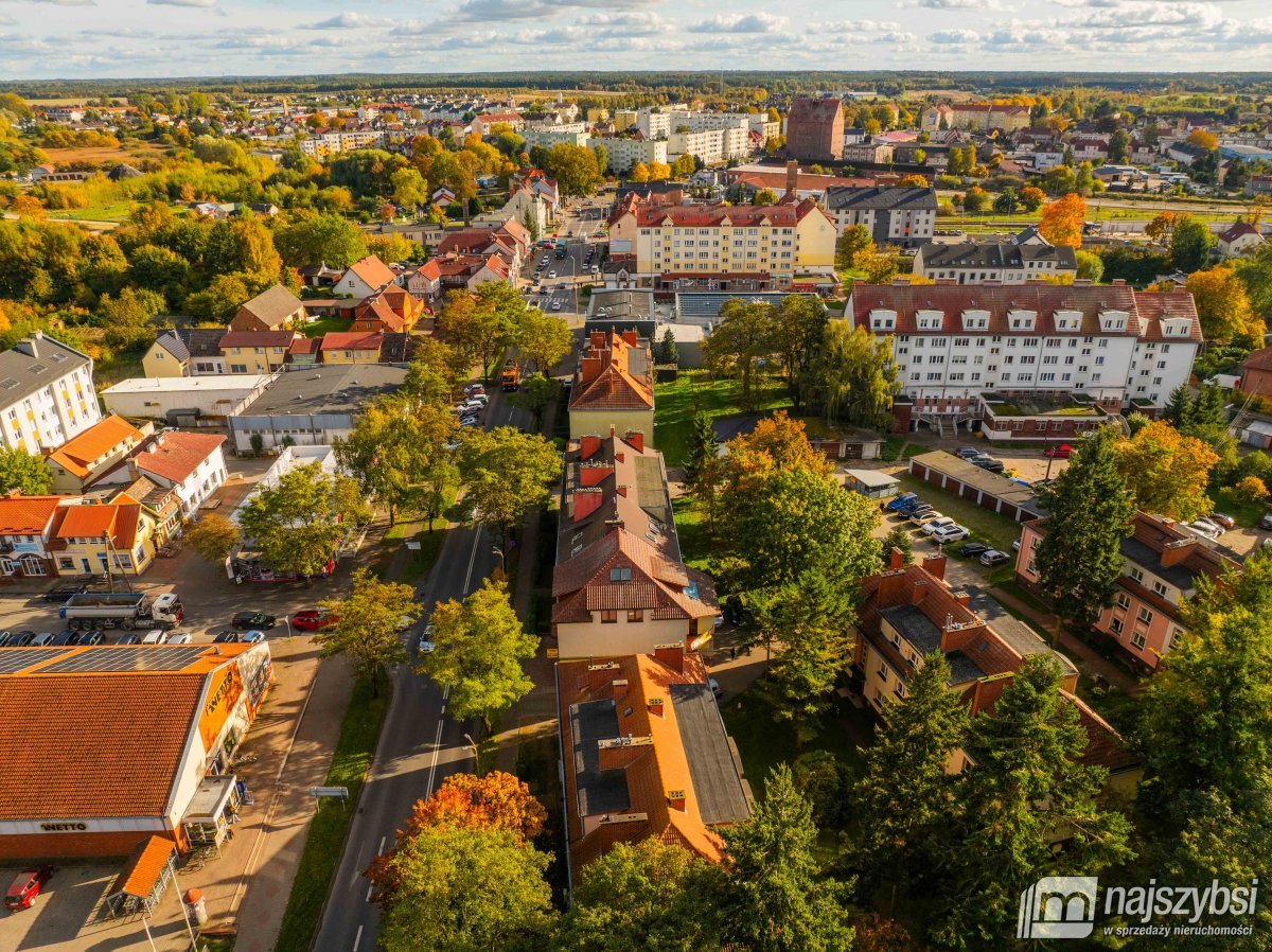Nowogard - budynek mieszkalno-usługowy w centrum (24)