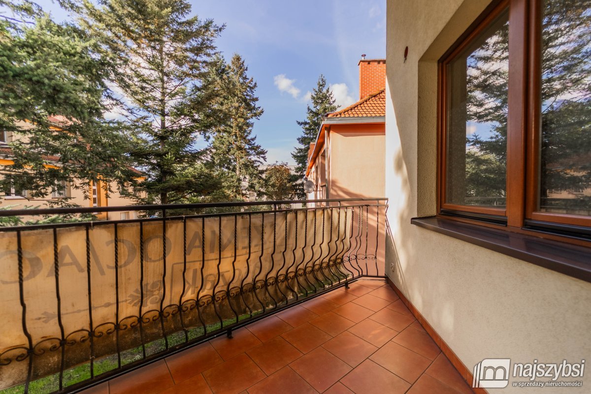 Nowogard - budynek mieszkalno-usługowy w centrum (26)