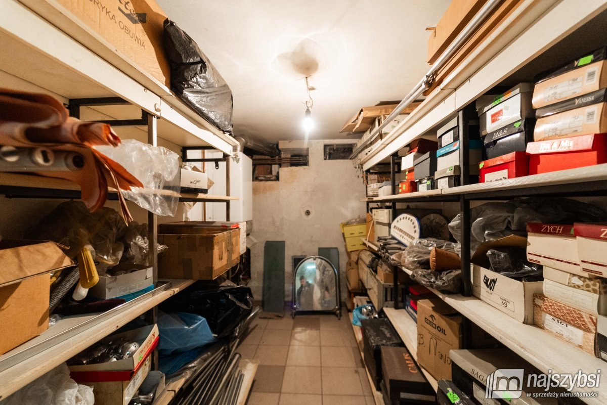 Nowogard - budynek mieszkalno-usługowy w centrum (27)