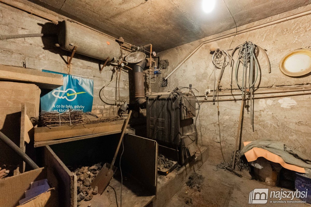 Nowogard - budynek mieszkalno-usługowy w centrum (28)