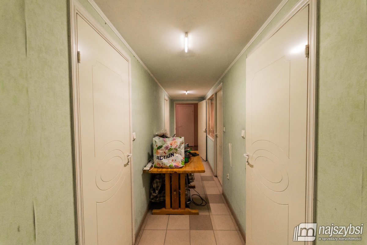 Nowogard - budynek mieszkalno-usługowy w centrum (29)