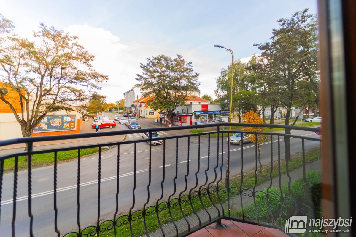 Nowogard - budynek mieszkalno-usługowy w centrum (5)