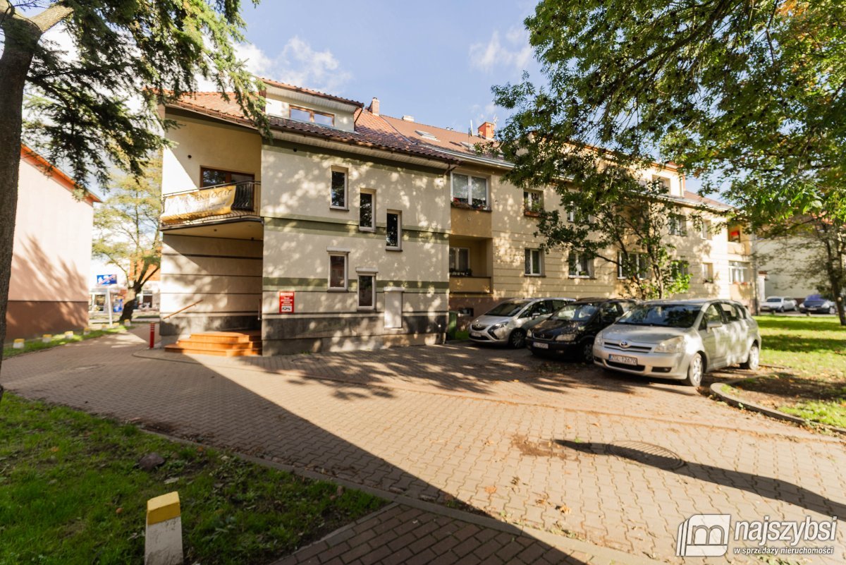 Nowogard - budynek mieszkalno-usługowy w centrum (6)