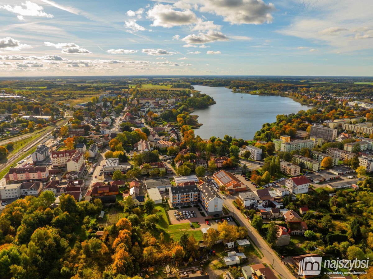 Nowogard - budynek mieszkalno-usługowy w centrum (7)