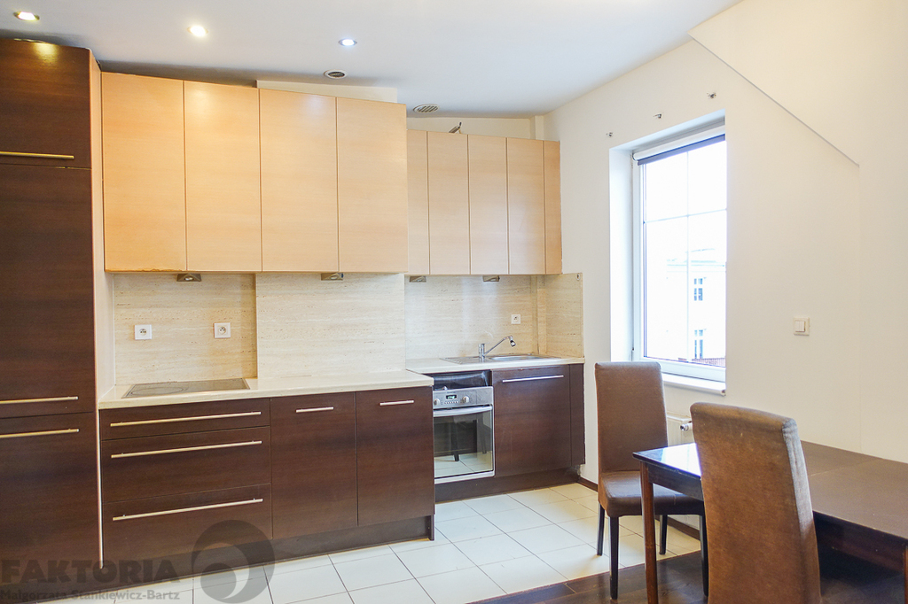 2 pokoje 49,26 m2, stan dobry, IV p 380000 (28)