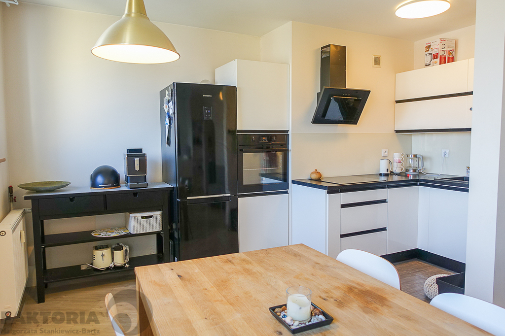 Mieszkanie 4 pokoje, balkon m. parkingowe naziemne (2)