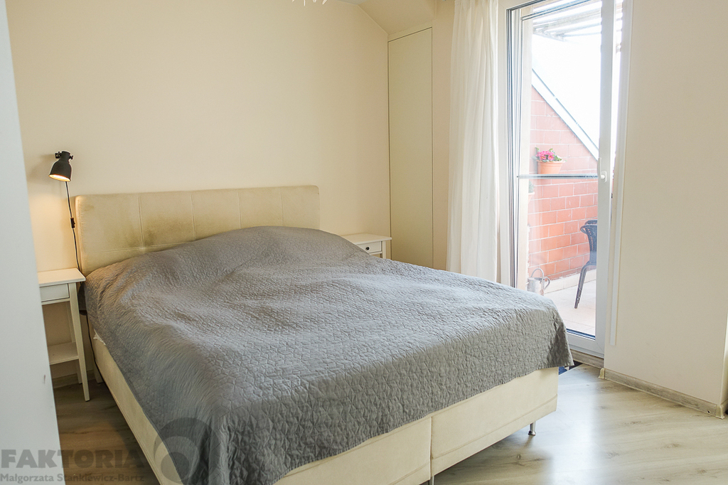 Mieszkanie 4 pokoje, balkon m. parkingowe naziemne (7)