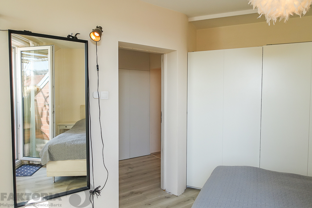 Mieszkanie 4 pokoje, balkon m. parkingowe naziemne (8)