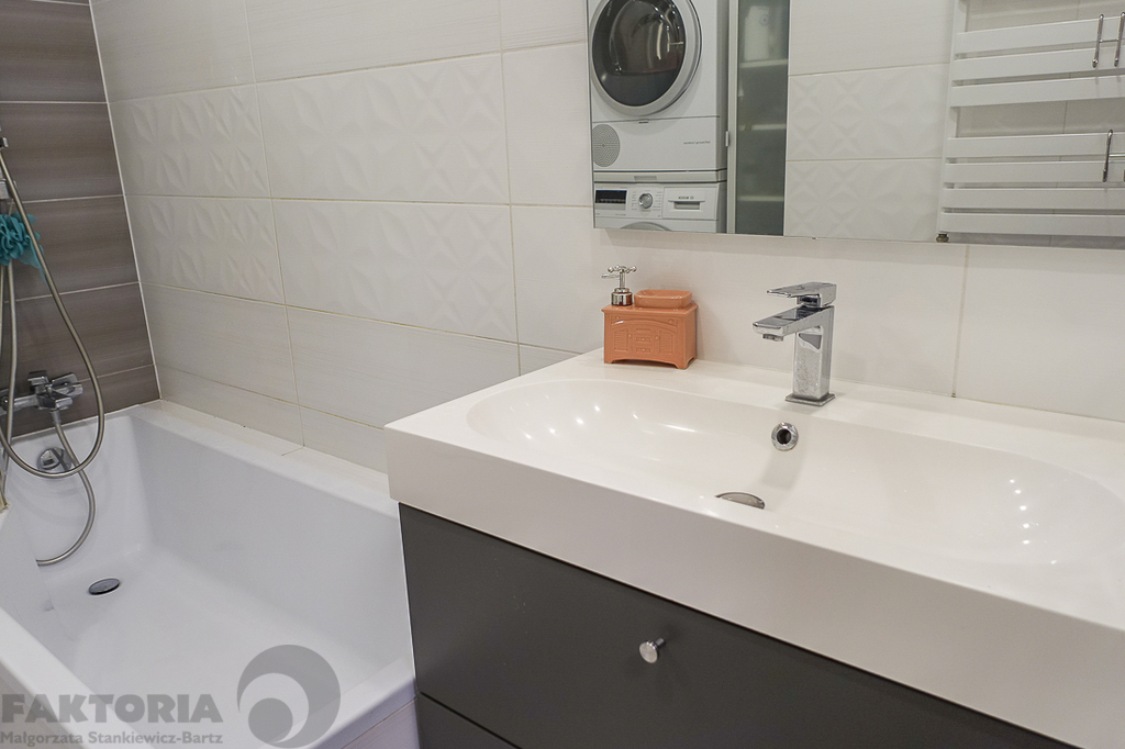 Mieszkanie 4 pokoje, balkon m. parkingowe naziemne (14)