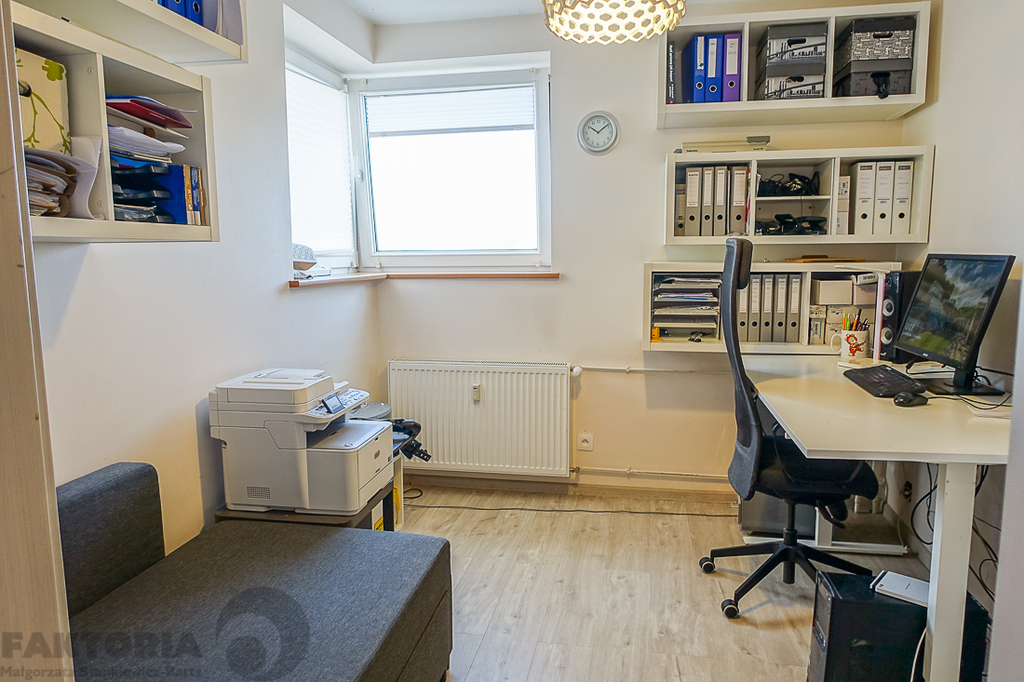 Mieszkanie 4 pokoje, balkon m. parkingowe naziemne (15)