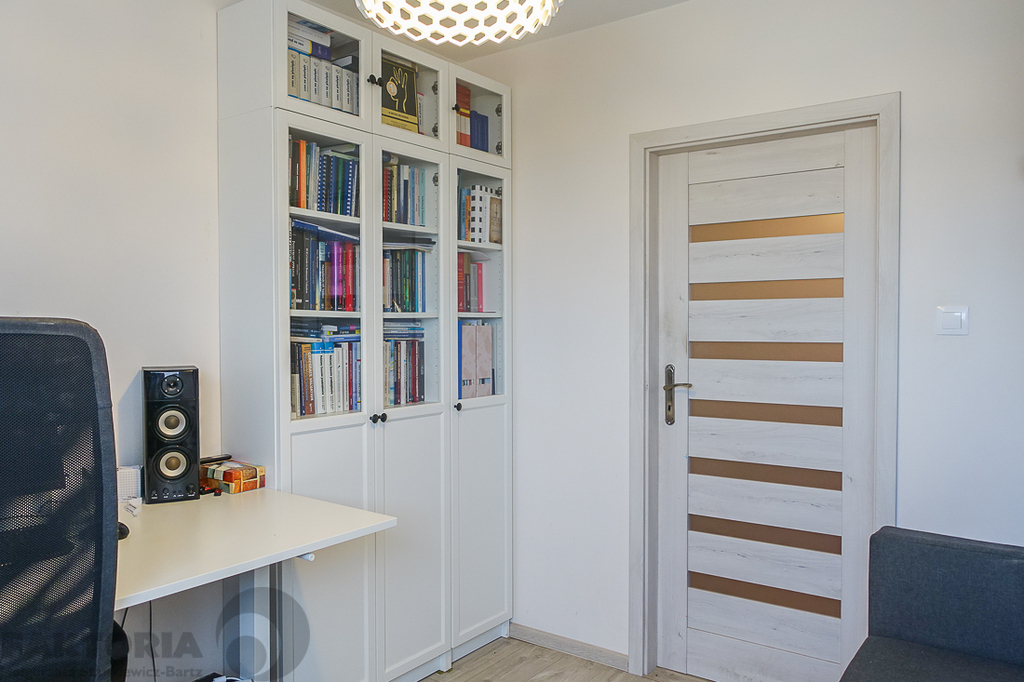 Mieszkanie 4 pokoje, balkon m. parkingowe naziemne (17)