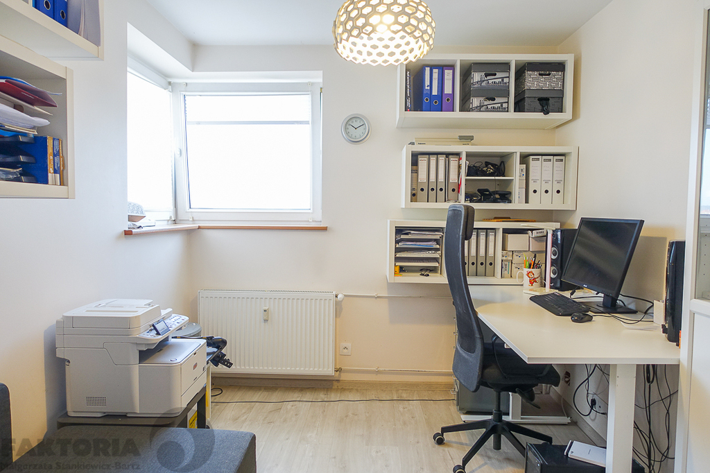 Mieszkanie 4 pokoje, balkon m. parkingowe naziemne (18)