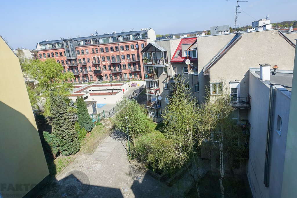 Mieszkanie 4 pokoje, balkon m. parkingowe naziemne (24)