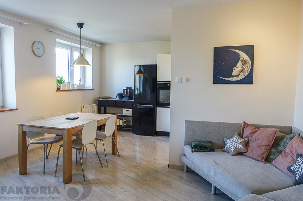 Mieszkanie 4 pokoje, balkon m. parkingowe naziemne (29)