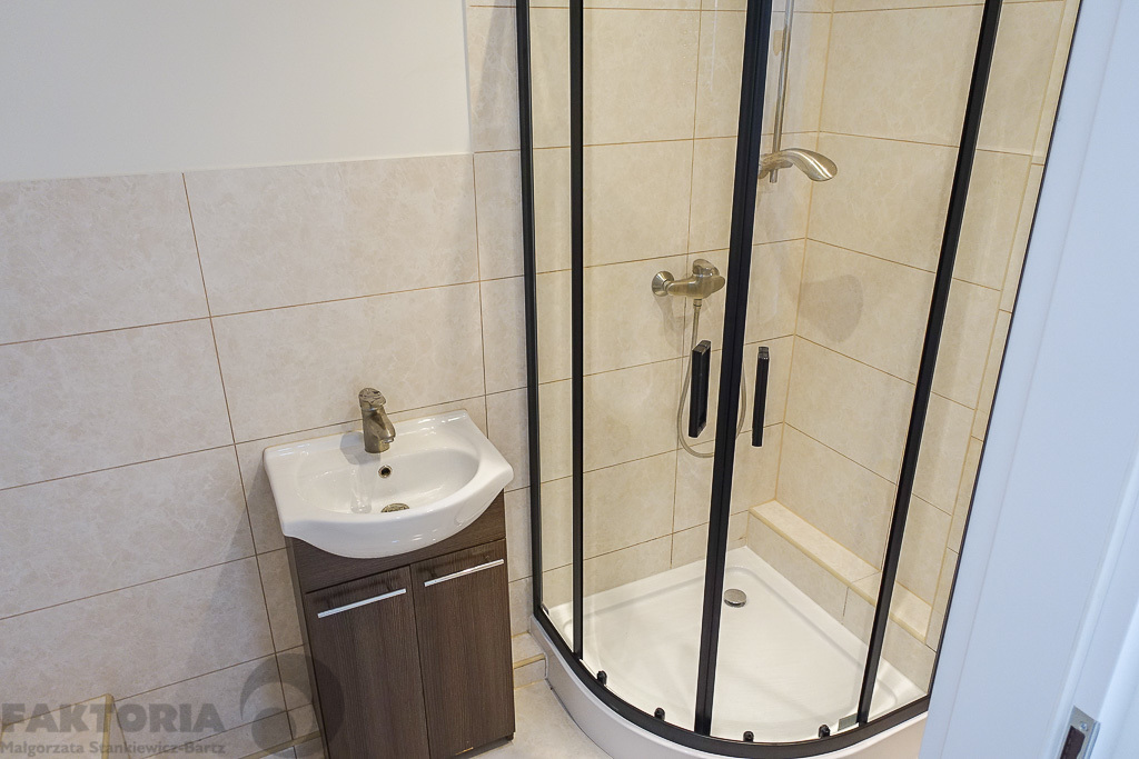 Pl. Rodła 2 pokoje 34,5 m2 po remoncie, II p. (2)