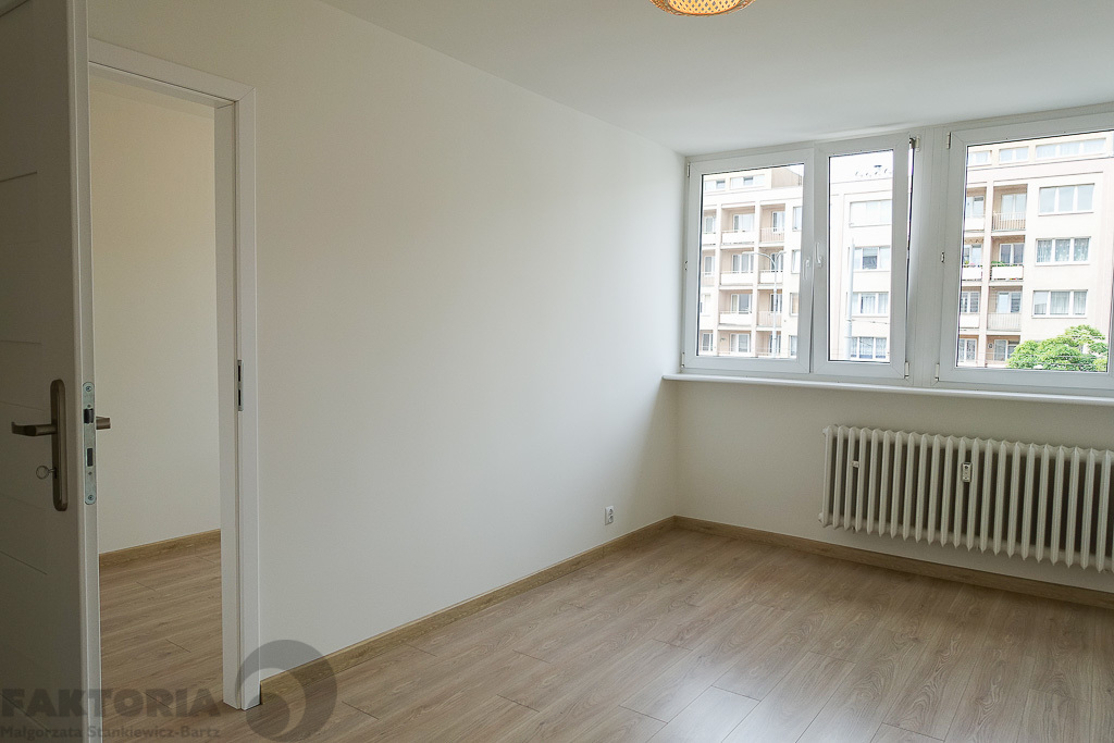 Pl. Rodła 2 pokoje 34,5 m2 po remoncie, II p. (15)