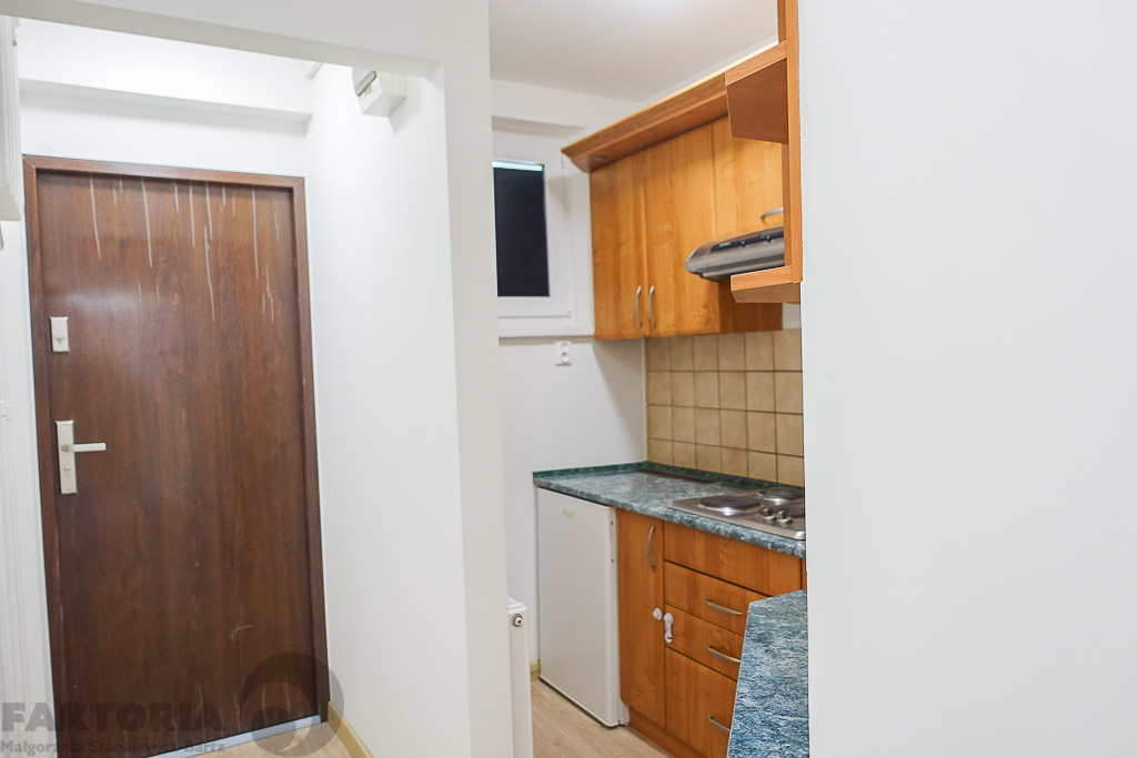 Pl. Rodła 2 pokoje 34,5 m2 po remoncie, II p. (20)