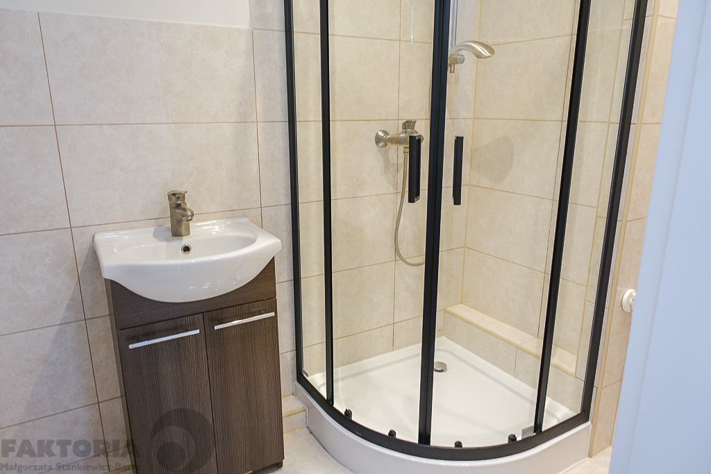 Pl. Rodła 2 pokoje 34,5 m2 po remoncie, II p. (27)