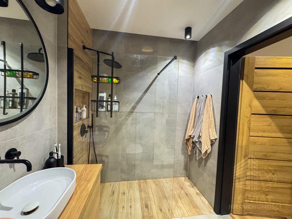 Nowoczesny apartament z dużym ogrodem i parkingiem (8)