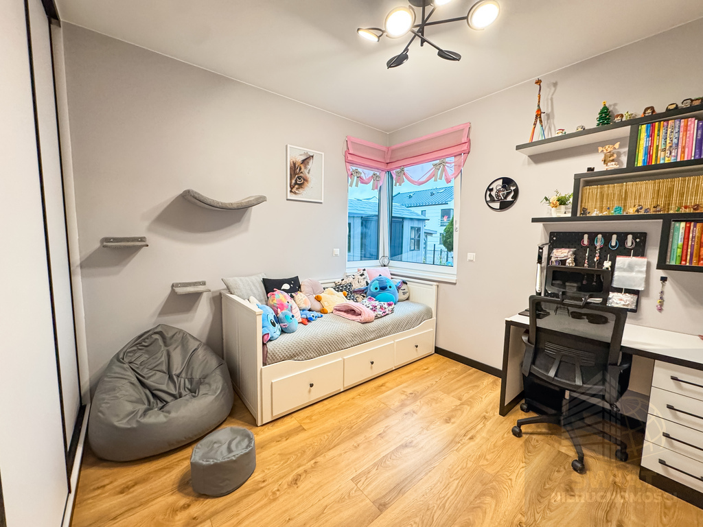 Nowoczesny apartament z dużym ogrodem i parkingiem (10)