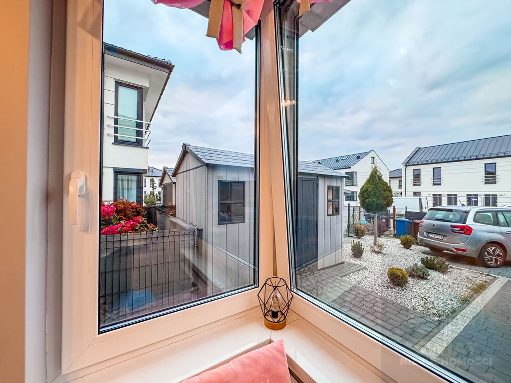 Nowoczesny apartament z dużym ogrodem i parkingiem (12)