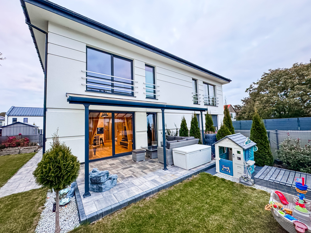 Nowoczesny apartament z dużym ogrodem i parkingiem (1)