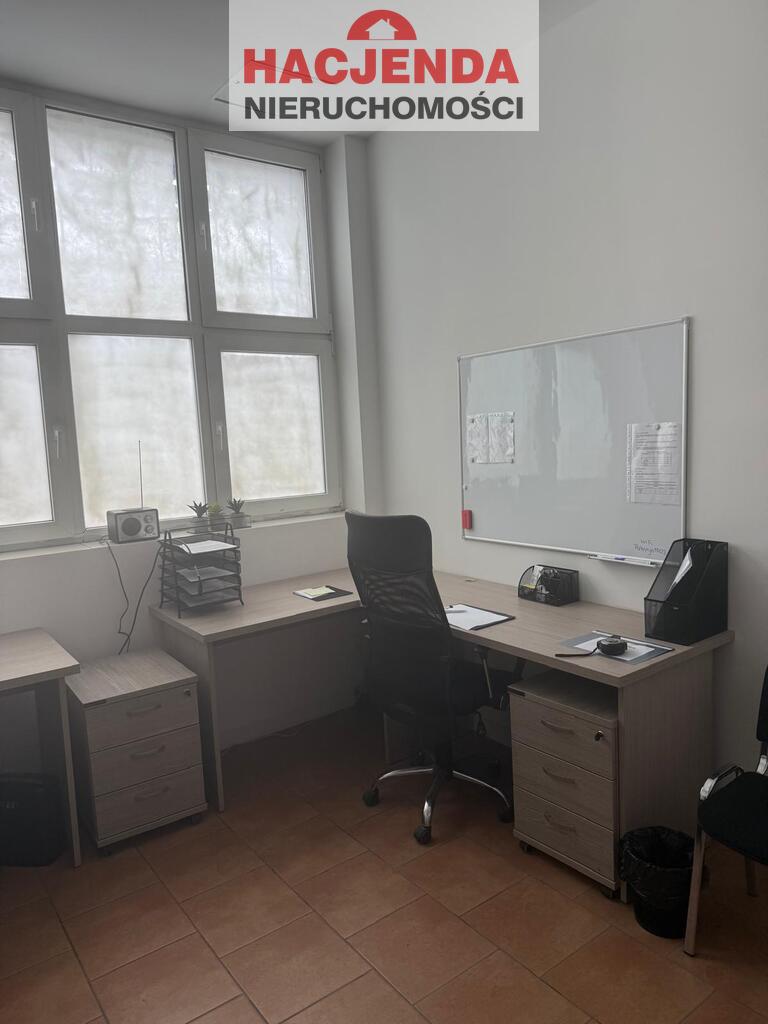 Obiekt, 15 m2, Police  (2)