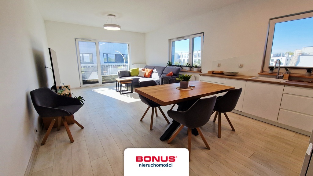 Dwupoziomowy apartament z balkonem + 2 miejsca (1)