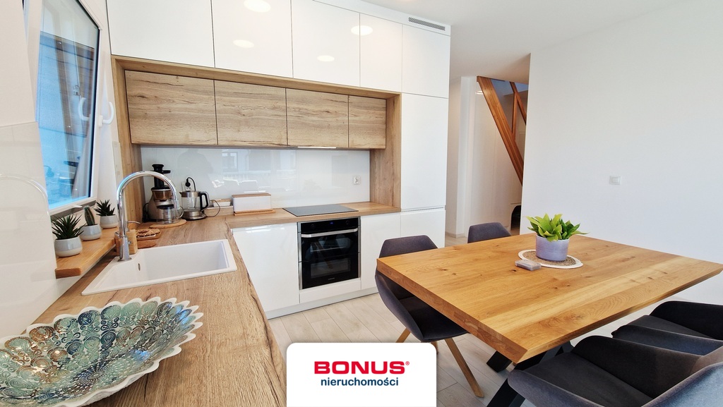 Dwupoziomowy apartament z balkonem + 2 miejsca (3)