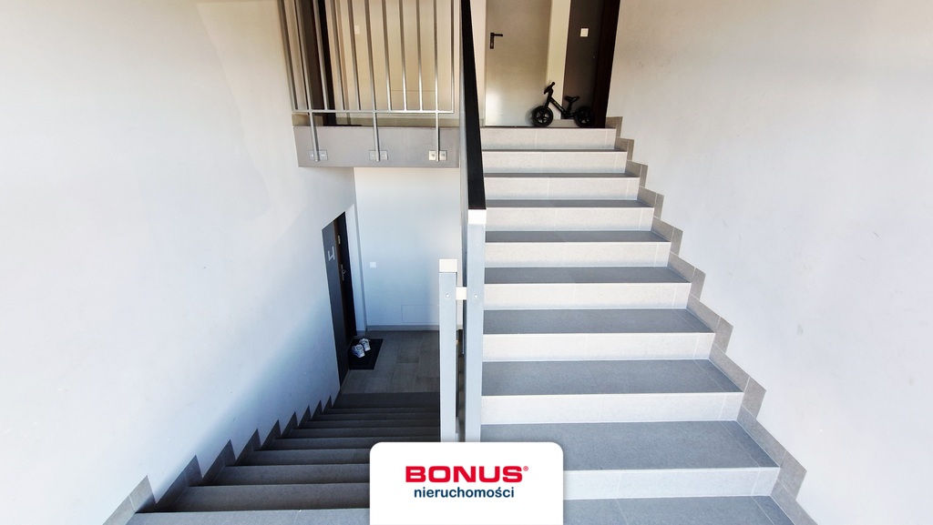 Dwupoziomowy apartament z balkonem + 2 miejsca (15)