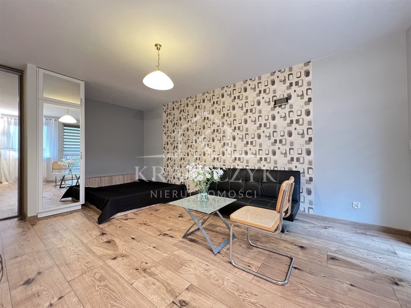 Kawalerka z oddzielną kuchnią i balkonem (1)