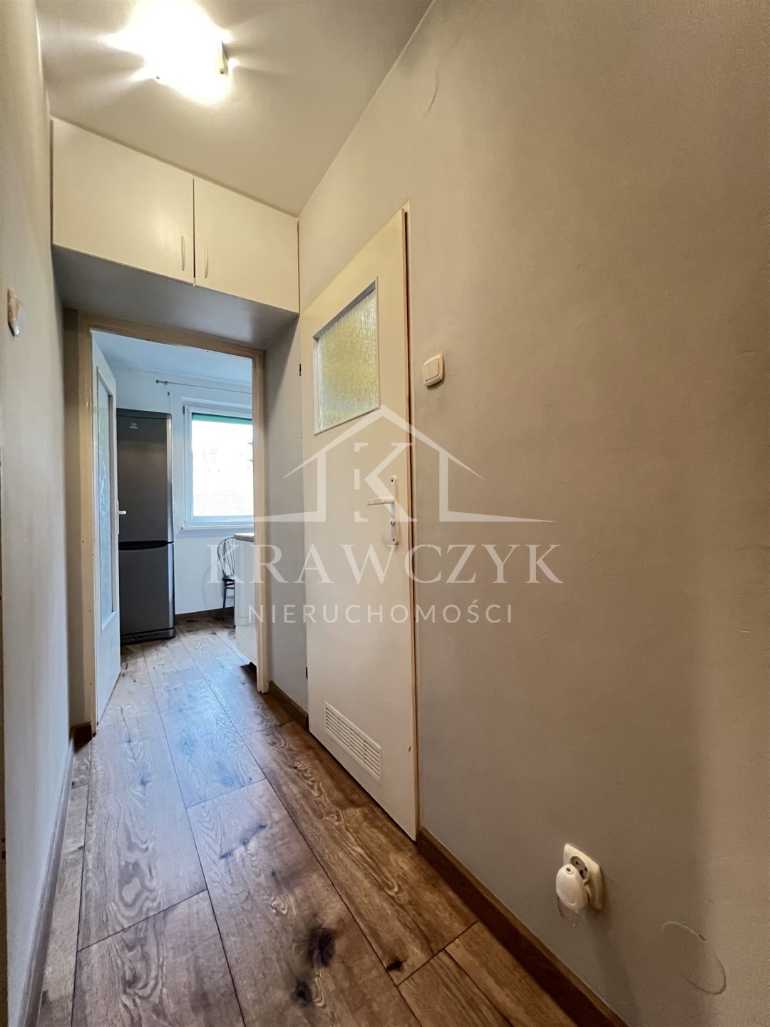 Kawalerka z oddzielną kuchnią i balkonem (6)