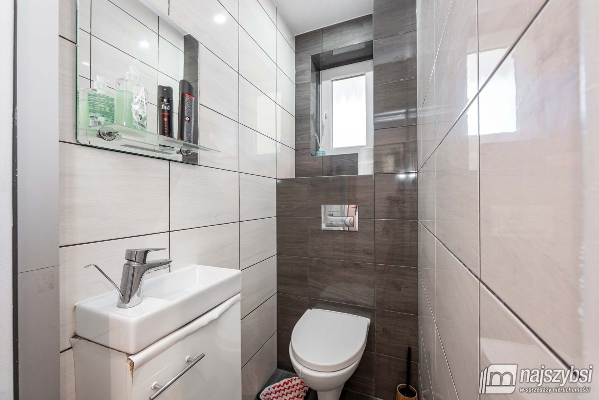 Płoty - przestronny dom w spokojnej części miasta! (14)