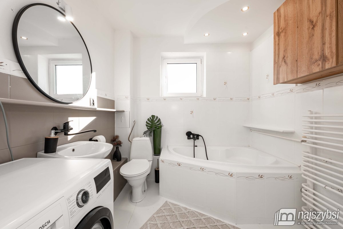 Płoty - przestronny dom w spokojnej części miasta! (19)