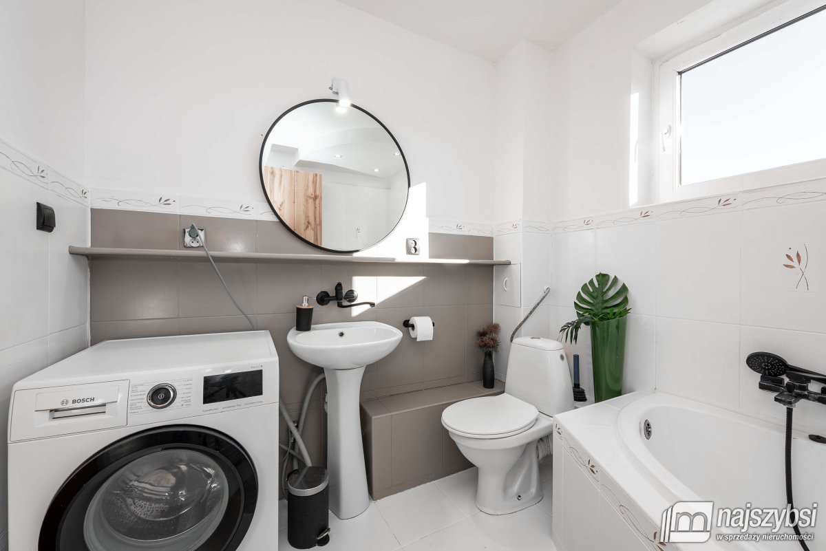 Płoty - przestronny dom w spokojnej części miasta! (20)