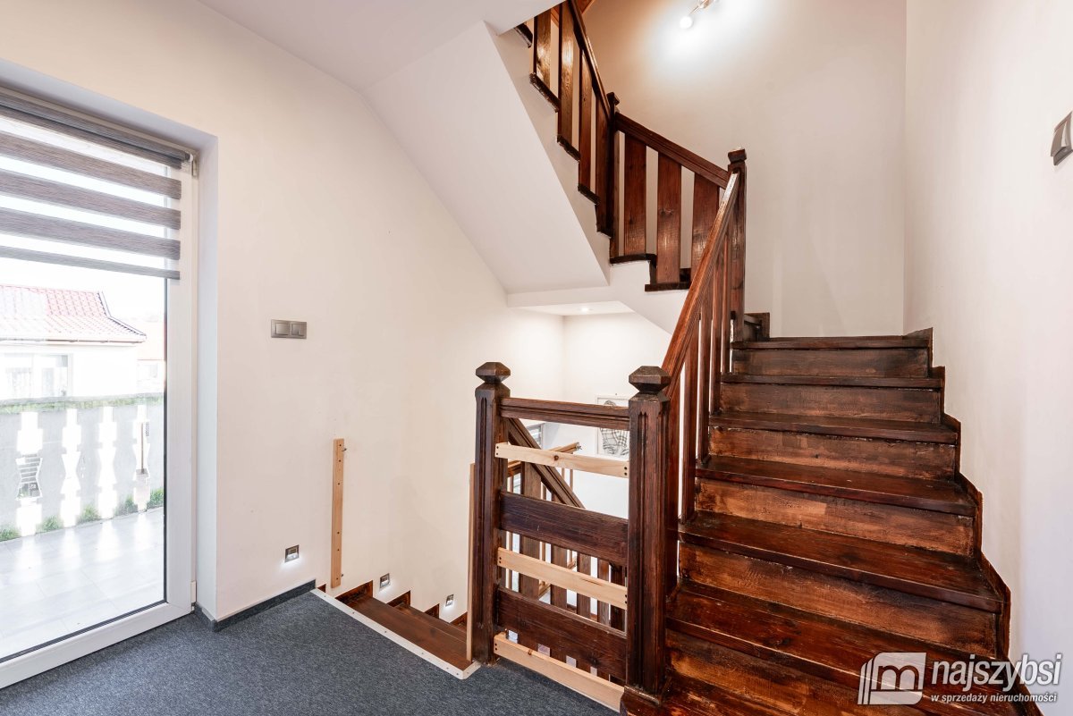 Płoty - przestronny dom w spokojnej części miasta! (26)