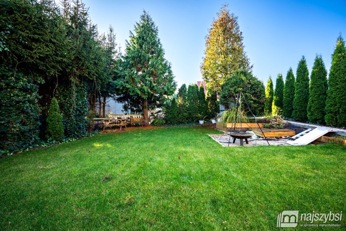 Płoty - przestronny dom w spokojnej części miasta! (37)