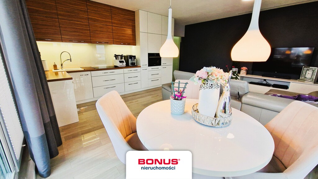 3 pokoje z balkonem + 2 miejsca w garażowcu (2)