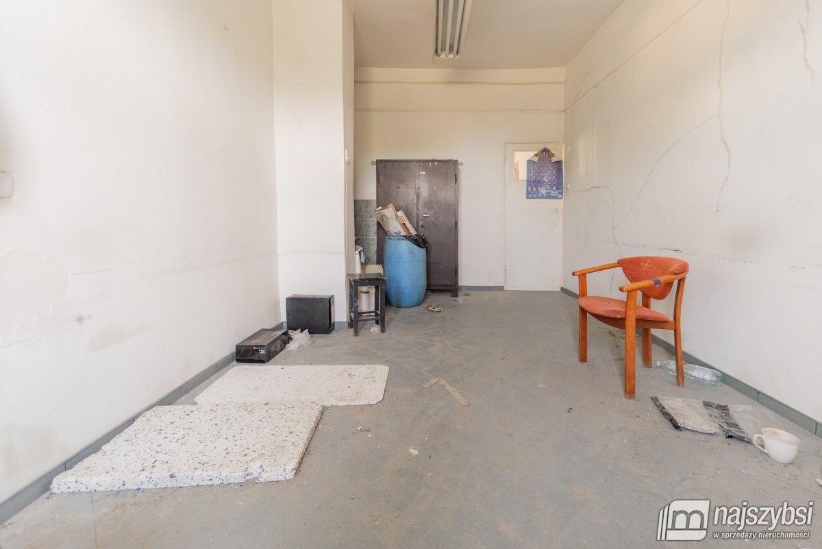 Goleniów/Miękowo - budynek magazynowy przy trasie  (13)