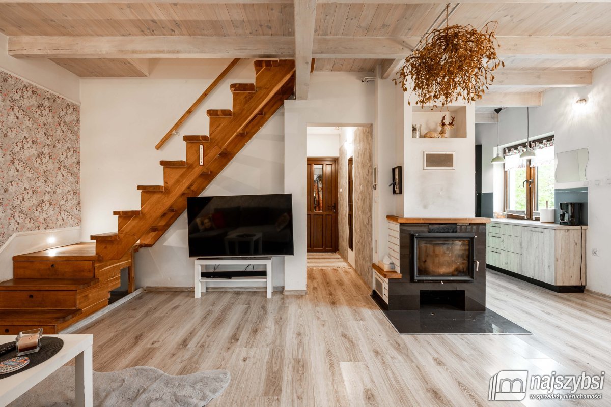 Rydzewo - dom na skraju wsi ze stawem (9)