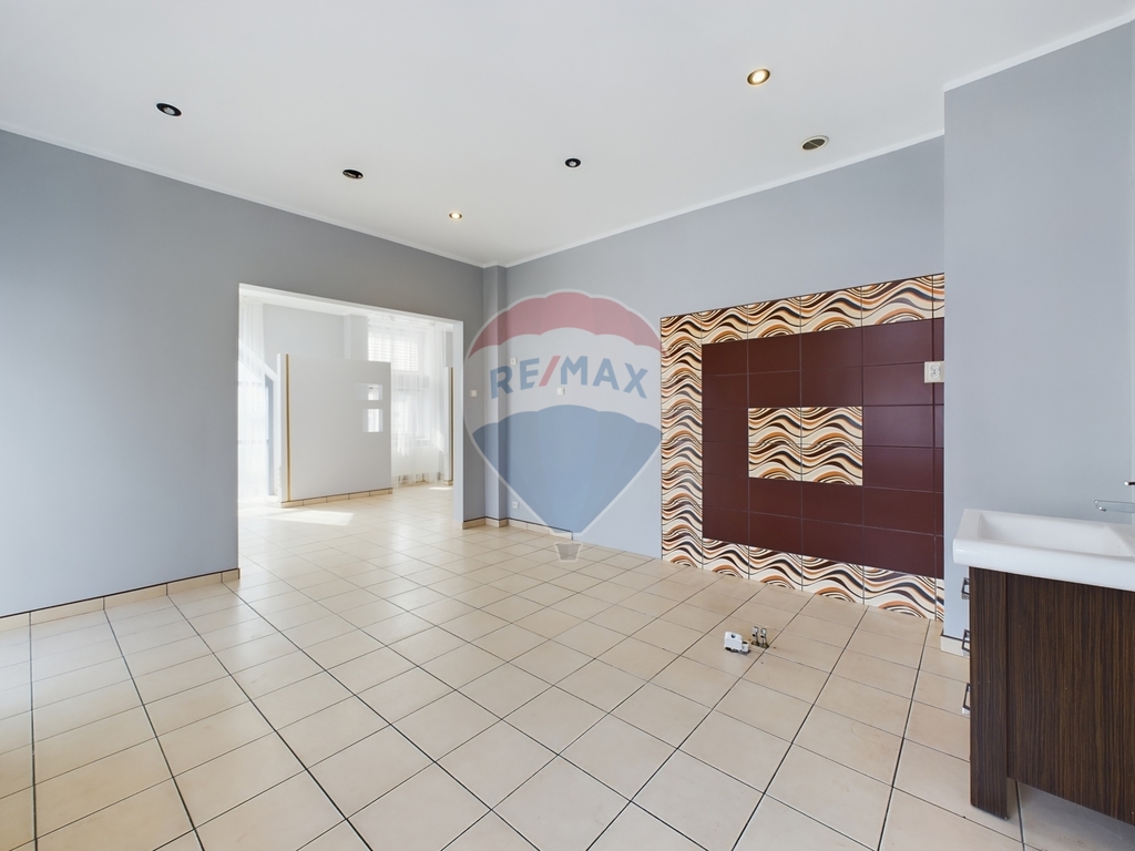 Budynek mieszkalno-usługowy w centrum Szczecinka! (14)