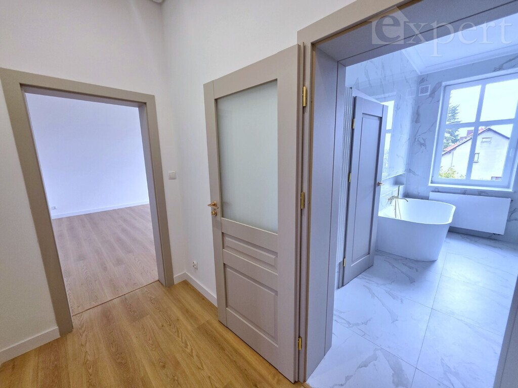 Nowoczesne 3 pokojowe mieszkanie, 1 piętro. Garaż (16)