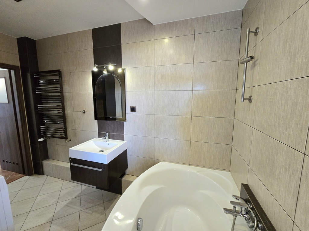 Piękne mieszkanie z dużym tarasem (12)