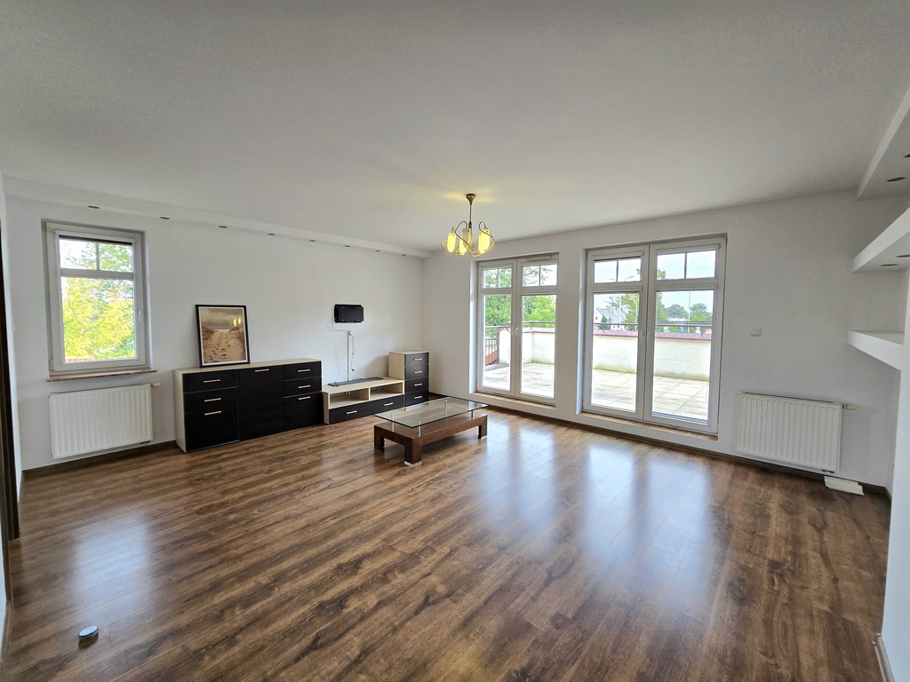 Piękne mieszkanie z dużym tarasem (1)